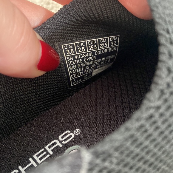 New Sketchers Slip In Air Cooled Memory Foam Black Comfy Shoes Boys Size 3.5 - Picture 8 of 9